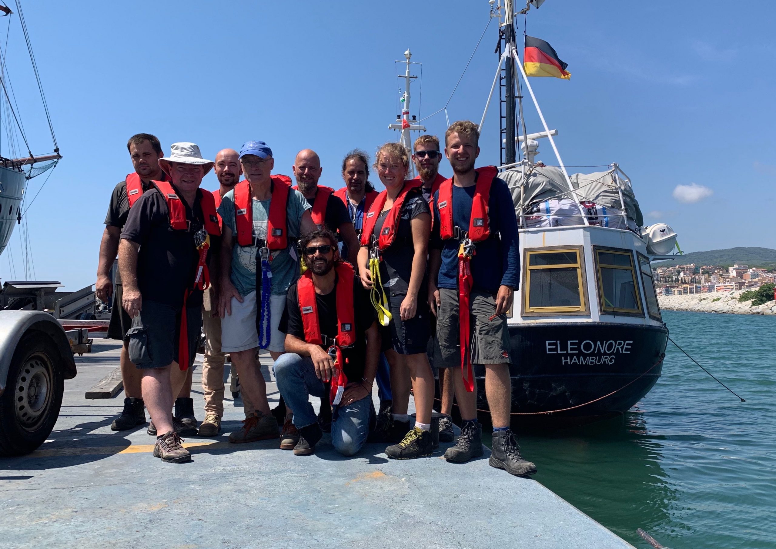 Claus Peter Reisch mit Crew vor Eleonore