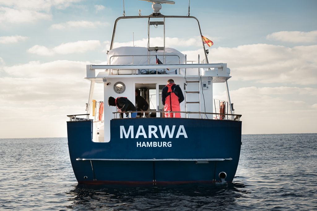 Das Schiff Marwa von Mission Lifeline im Atlantik