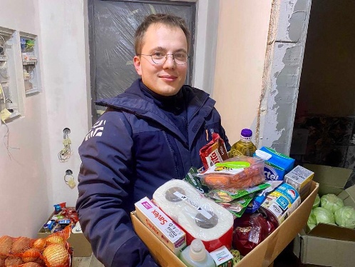 Mission Lifeline Mitarbeiterin leistet Hilfe in der Ukraine